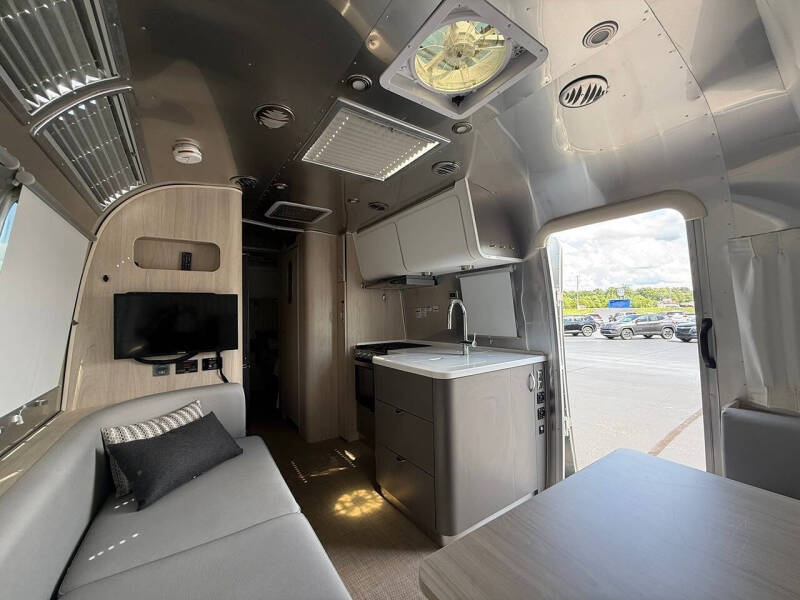 2024 Airstream Globetrotter