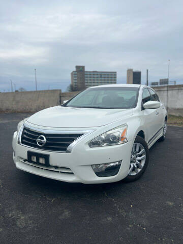 2015 Nissan Altima for sale at REGIONAL AUTO CENTER in Stafford VA