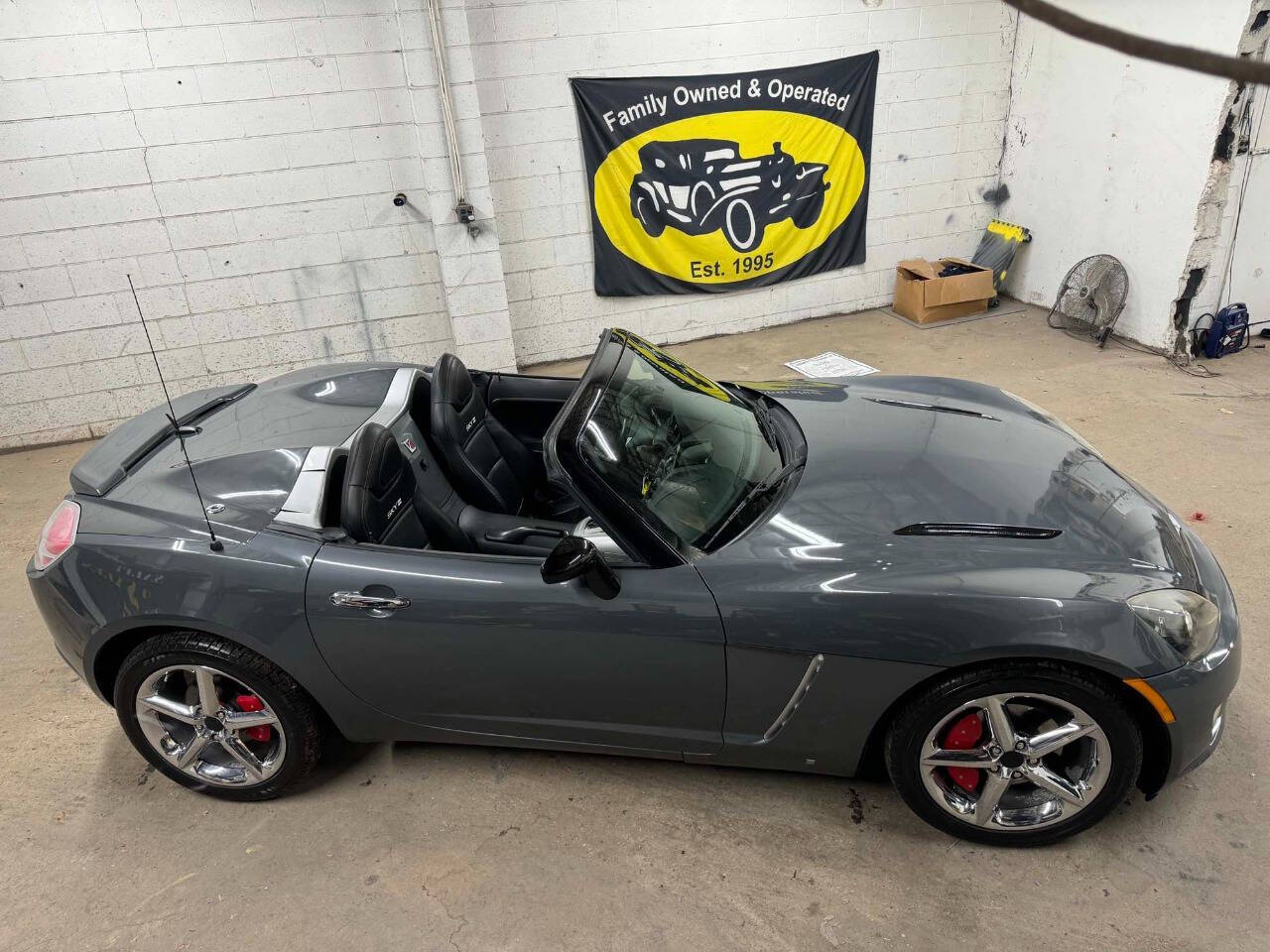 2008 Saturn SKY 33