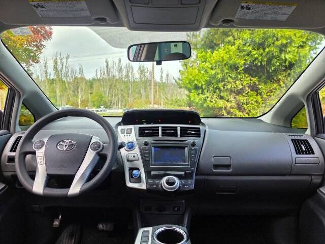 2013 Toyota Prius v Five