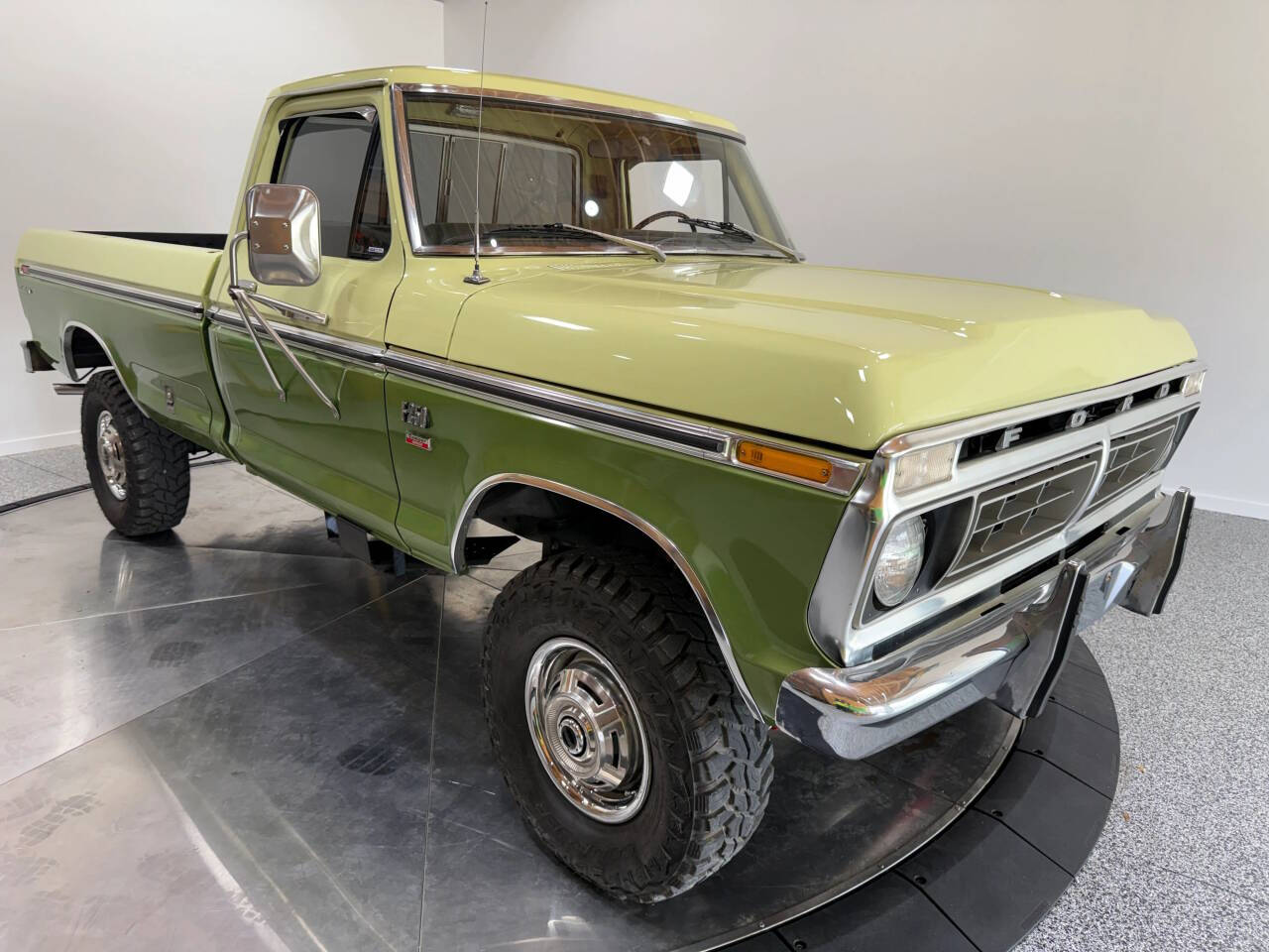 1976 Ford F-250 37