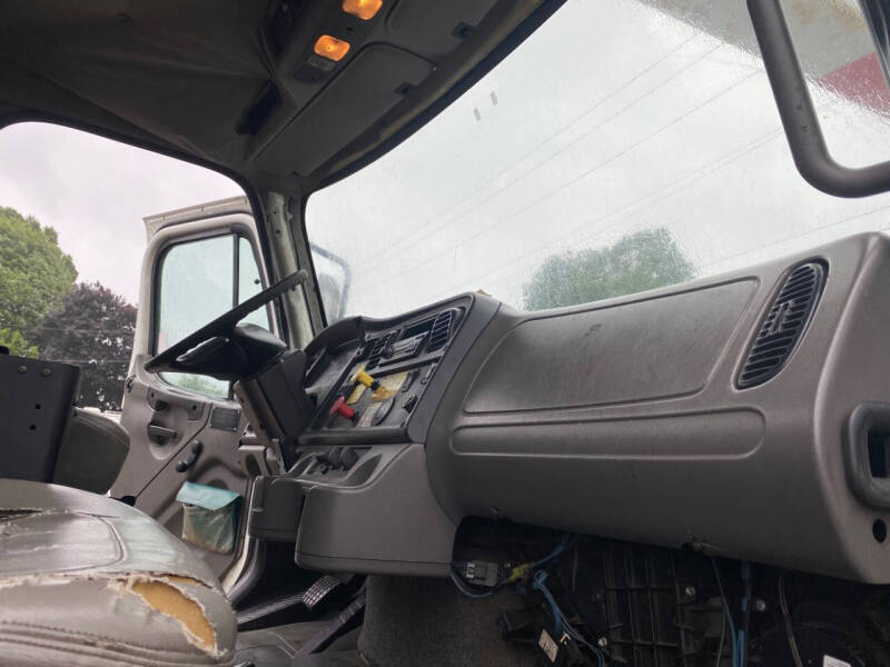 2007 Freightliner M2 106