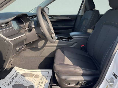 2023 Jeep Grand Cherokee Laredo