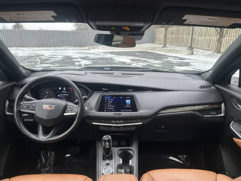 2020 Cadillac XT4 Premium Luxury