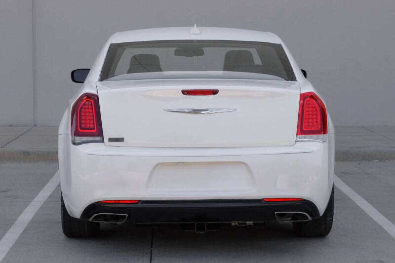 2016 Chrysler 300