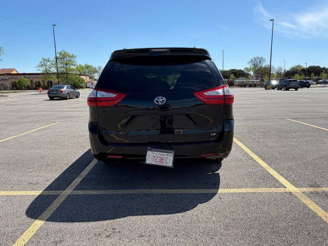 2015 Toyota Sienna LE 8-Passenger