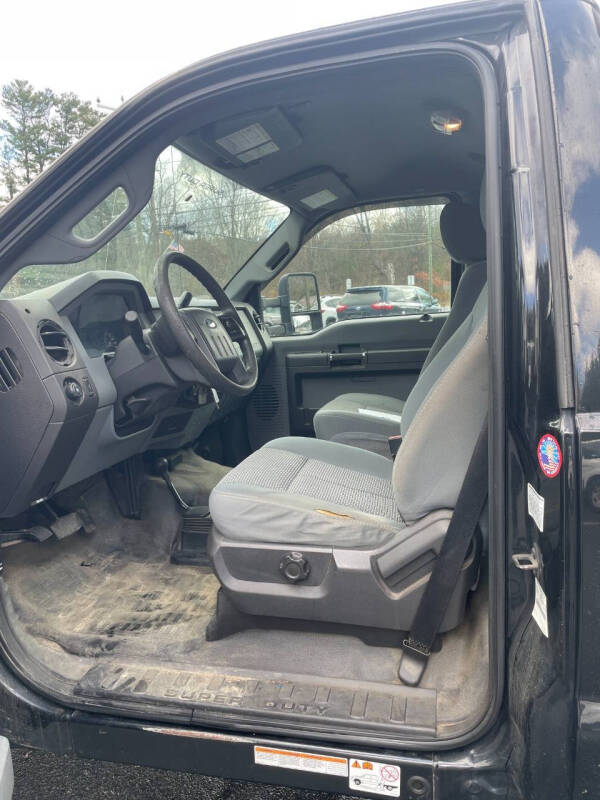 2012 Ford F-550 - Photo 7