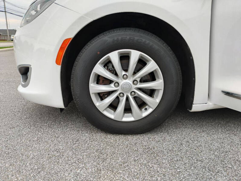 2017 Chrysler Pacifica Touring-L