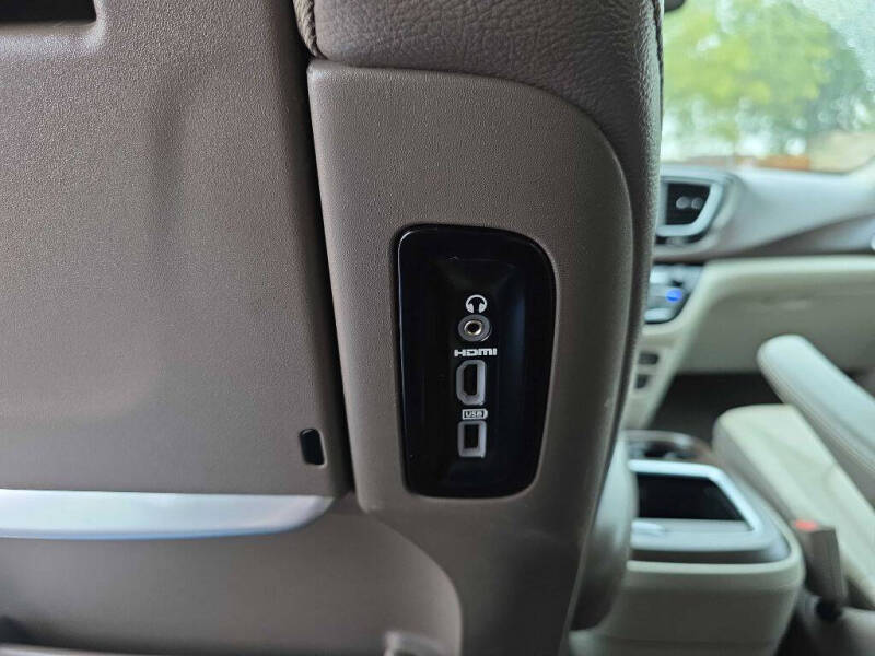 2017 Chrysler Pacifica Touring-L Plus