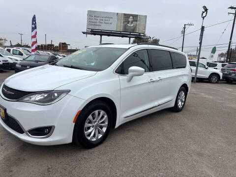 2017 Chrysler Pacifica Touring Plus