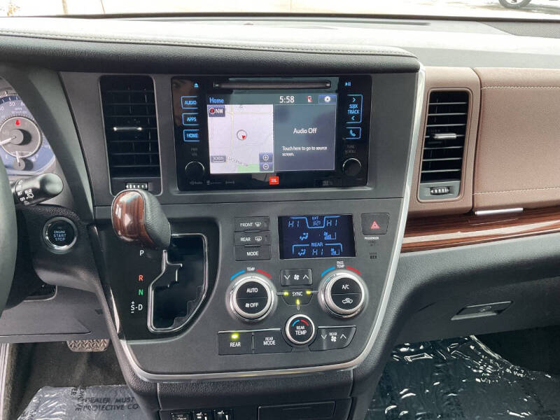 2017 Toyota Sienna Limited Premium 7-Passenger