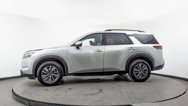 2024 Nissan Pathfinder SV