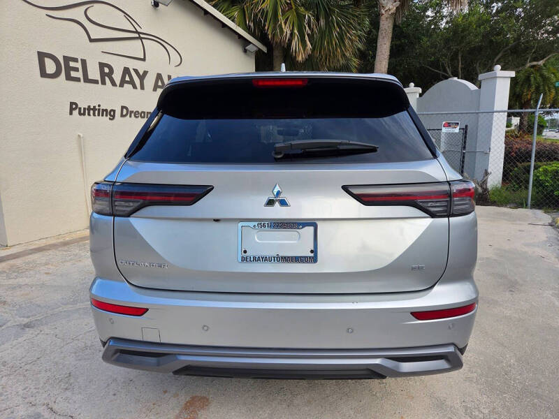 2025 Mitsubishi Outlander SE