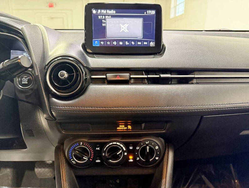 2020 Toyota Yaris LE