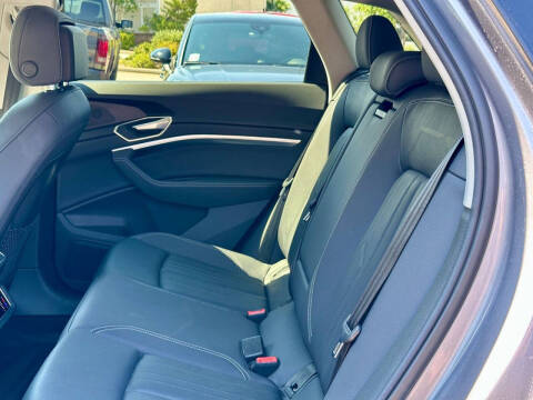 2021 Audi e-tron quattro Premium