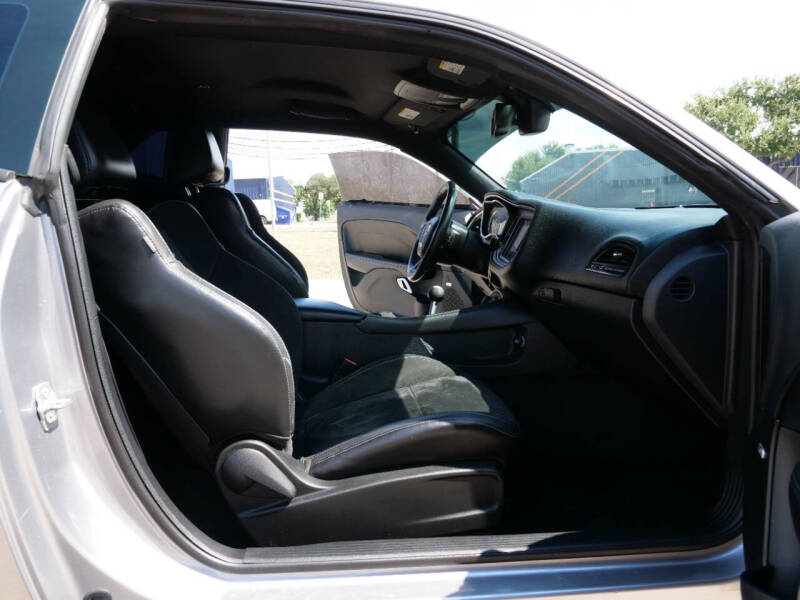 2015 Dodge Challenger R/T Scat Pack Shaker