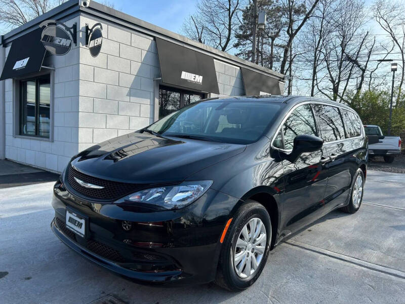 2021 Chrysler Voyager L