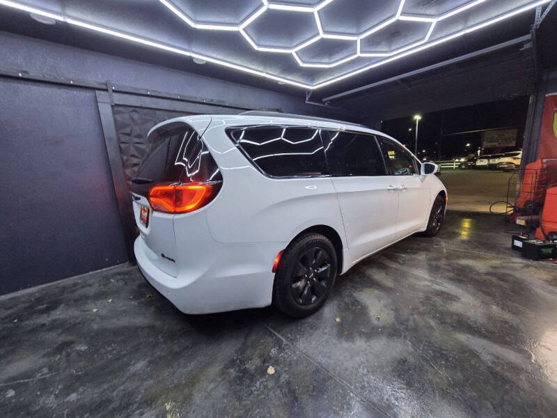 2019 Chrysler Pacifica Hybrid Touring L 35th Anniversary