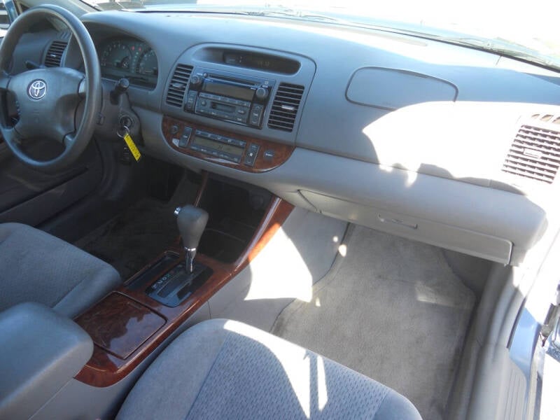 2002 Toyota Camry XLE photo 22