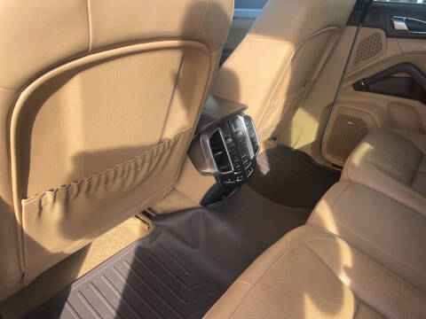 2018 Porsche Cayenne Platinum Edition