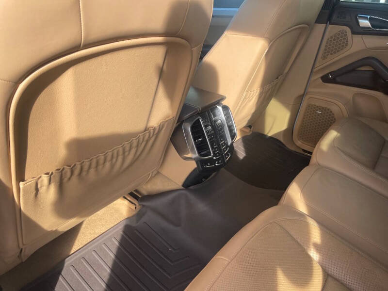 2018 Porsche Cayenne Platinum Edition