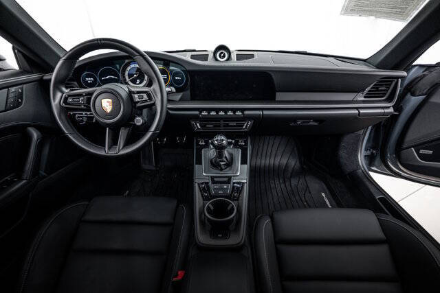 2024 Porsche 911 Carrera 4 GTS