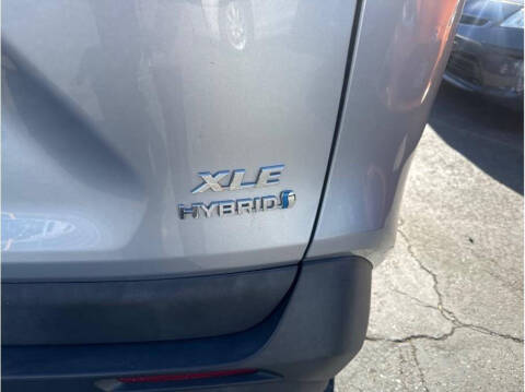 2019 Toyota RAV4 Hybrid XLE