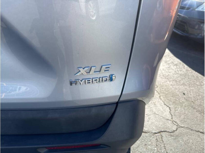 2019 Toyota RAV4 Hybrid XLE