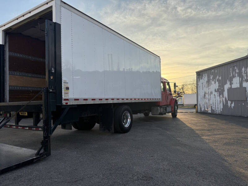 2017 Freightliner M2 106