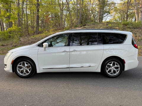 2017 Chrysler Pacifica Touring-L Plus