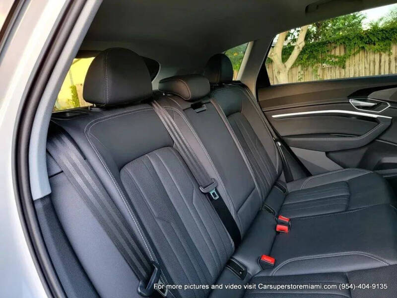 2021 Audi e-tron quattro Premium Plus