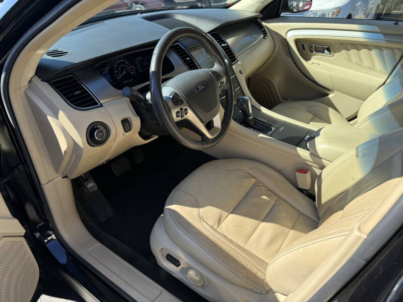 2017 Ford Taurus SEL