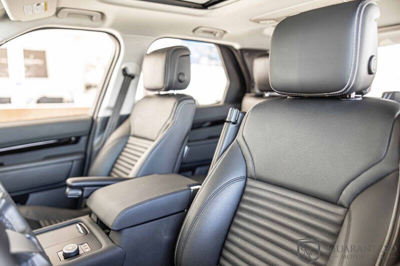 2024 Land Rover Discovery P300 S