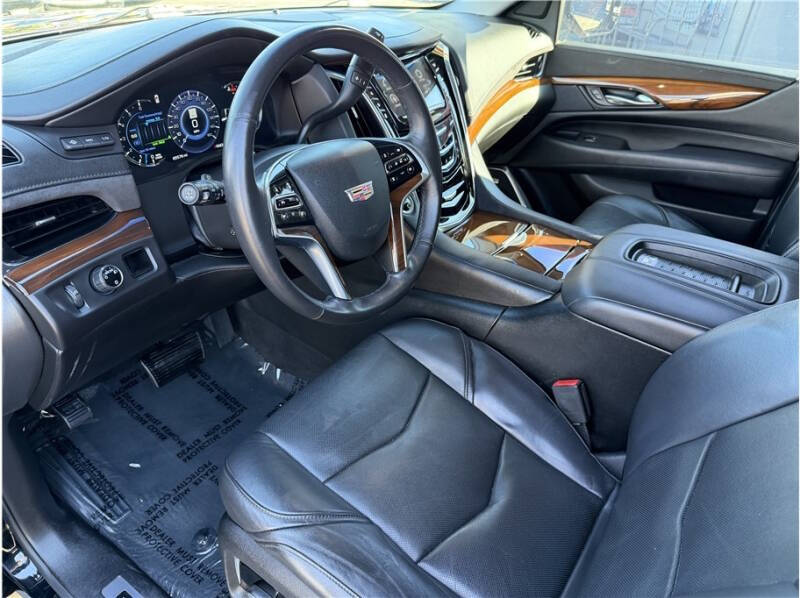 2017 Cadillac Escalade Luxury