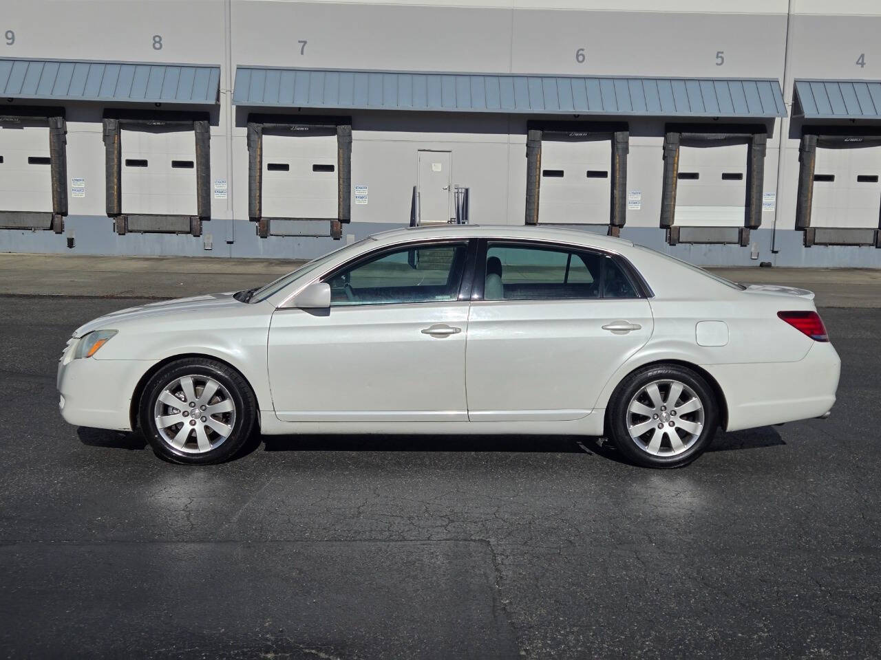 2006 Toyota Avalon for sale at Alpha Auto Sales in Auburn, WA