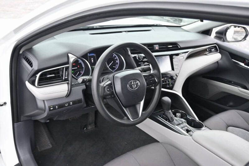 2019 Toyota Camry Hybrid LE