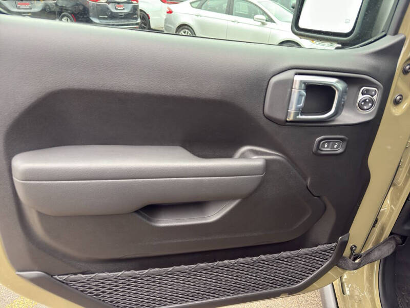 2026 Jeep Gladiator Sport