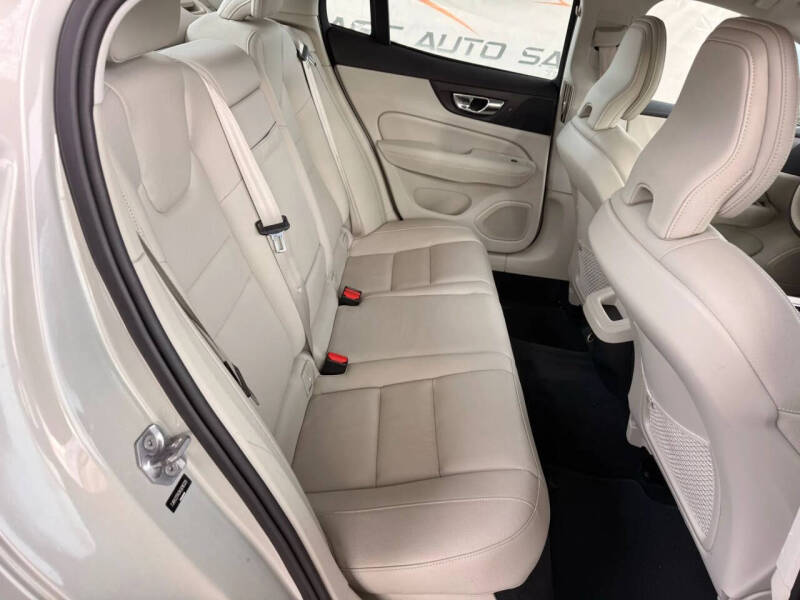 2019 Volvo S60 T6 Momentum