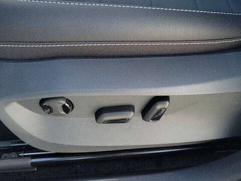 2026 Volkswagen Taos SE Black