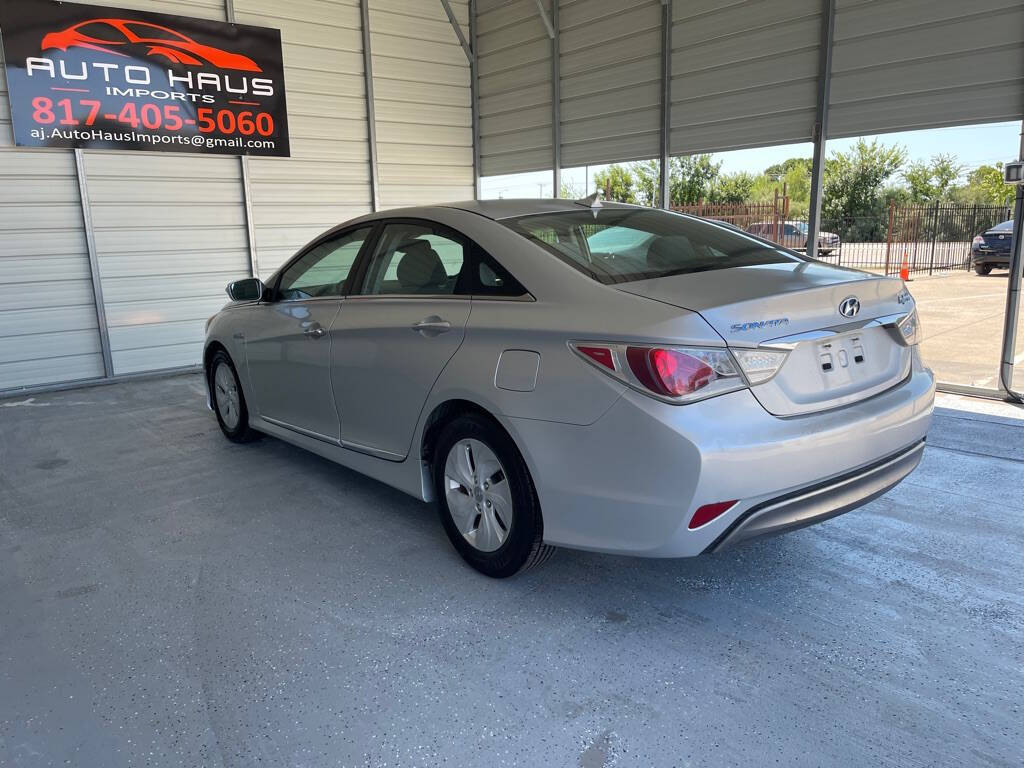 2013 Hyundai SONATA Hybrid for sale at Auto Haus Imports in Grand Prairie, TX