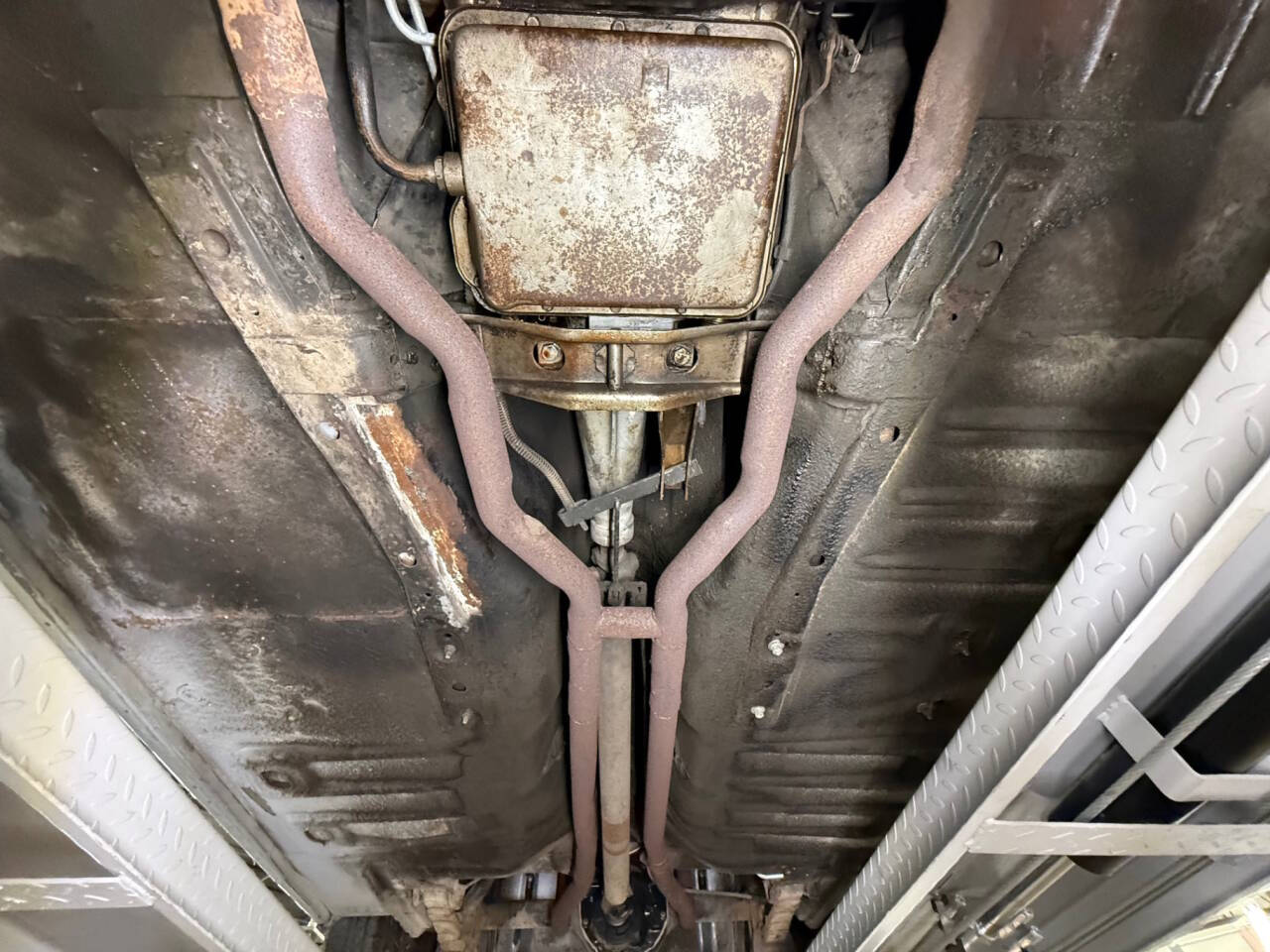 1964 Ford Thunderbird 38