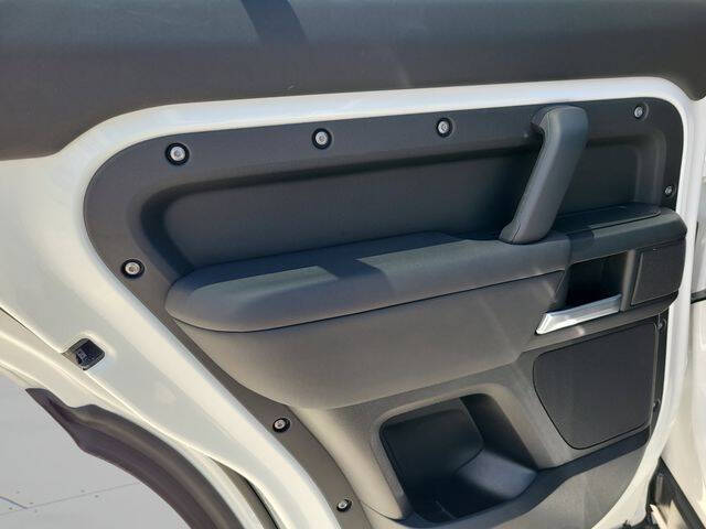 2025 Land Rover Defender 110 P300 S