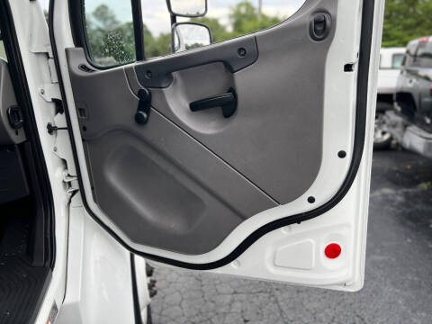 2018 Freightliner M2 106