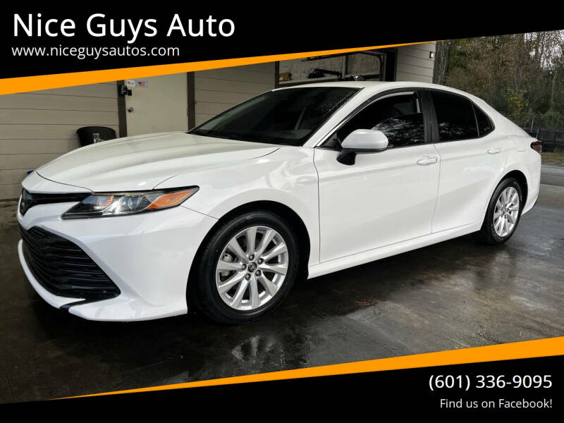 2019 Toyota Camry LE's photo