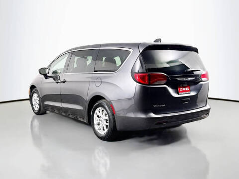 2023 Chrysler Voyager LX