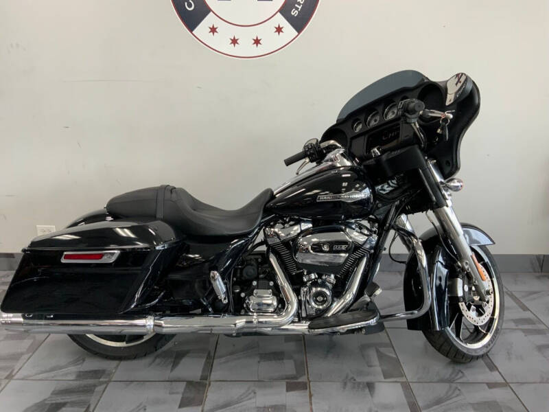 2022 Harley-Davidson Street Glide for sale at CHICAGO CYCLES & MOTORSPORTS INC. in Batavia IL