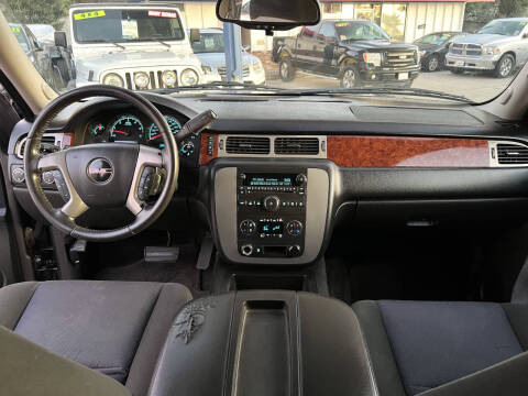 2011 GMC Yukon XL SLE