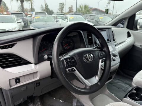 2016 Toyota Sienna LE 8-Passenger