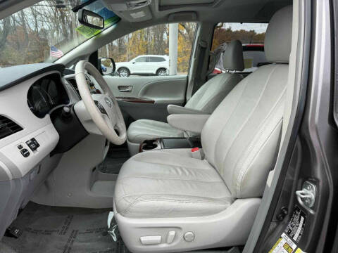 2014 Toyota Sienna XLE 7-Passenger
