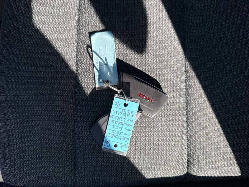 2025 GMC Acadia Elevation